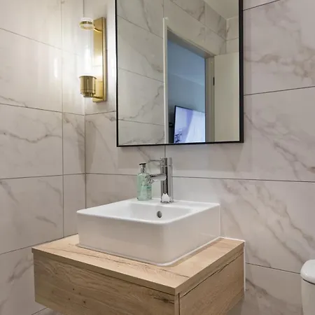 بلو بيل لودج فندق مدليسبره