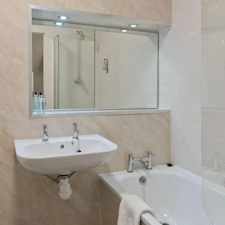 فندق بلو بيل لودج 3*