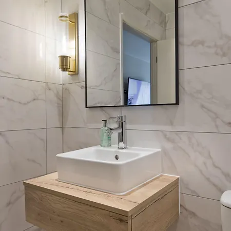 بلو بيل لودج فندق